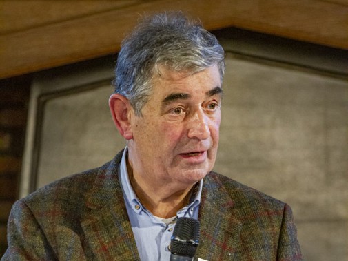 Michiel Zonnevylle, prees tijdens de uitreiking Kerk+Interieur, de Noorse Zeemanskerk als betekenisvolle plek om stil te staan bij geloof en cultuur. Foto: Floris Scheplitz