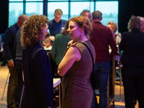 Ondertussen was het druk bij de kennistafels. Foto: Floris Scheplitz