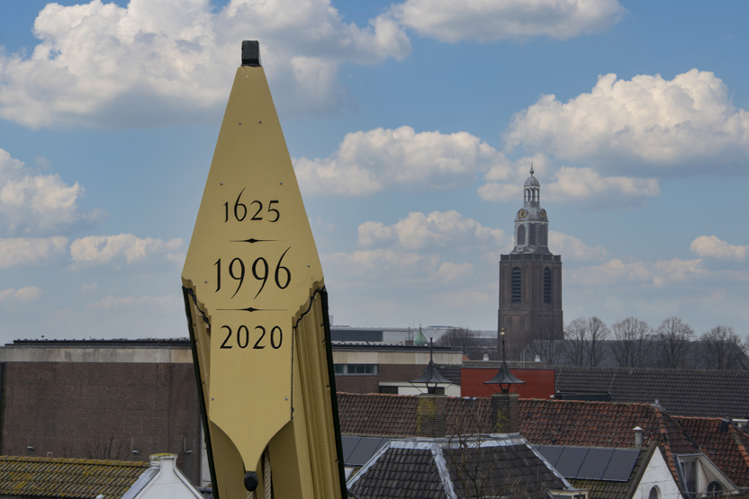 Twee iconen van de stad Vlaardingen steken hoog de lucht in