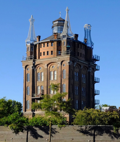 In Dordrecht staat Villa Augustus, de voormalige watertoren, als lokaal toonbeeld van herbestemming