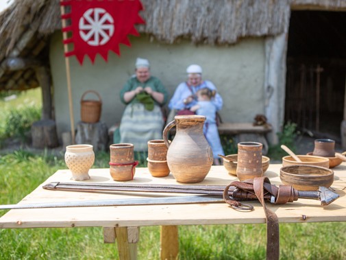 Middeleeuwse ambachten bij Masamuda tijdens de Nationale Archeologiedagen 2023 (Foto: Floris Scheplitz / Erfgoedhuis Zuid-Holland)