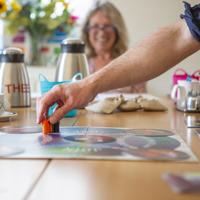 Samen op zoek naar nieuwe vrijwilligers, voorjaar 2024. Het Join the jam Cultures-spel (Foto: Floris Scheplitz / Erfgoedhuis Zuid-Holland)