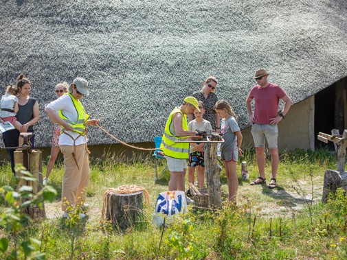 Middeleeuwse ambachten bij Masamuda tijdens de Nationale Archeologiedagen 2023 (Foto: Floris Scheplitz / Erfgoedhuis Zuid-Holland)