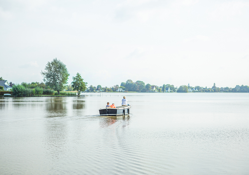 Personen op bootje op water