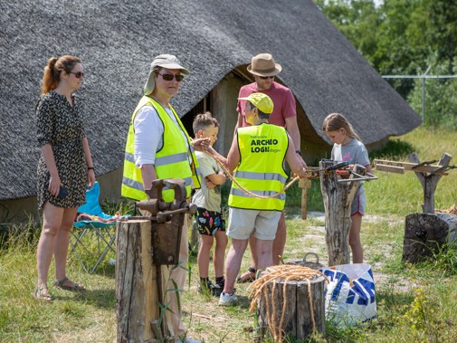 Middeleeuwse ambachten bij Masamuda tijdens de Nationale Archeologiedagen 2023 (Foto: Floris Scheplitz / Erfgoedhuis Zuid-Holland)