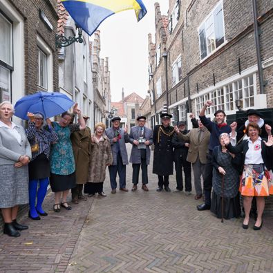 Groepsfoto van de toneelgroep Streekmuseum Goeree-Overflakkee