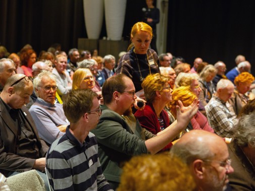 Wederom worden er vragen vanuit de zaal gesteld. Foto: Floris Scheplitz