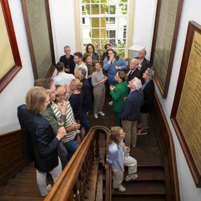 Het trappenhuis met de panelen (Foto: Marco Zwinkels / Erfgoedhuis Zuid-Holland)