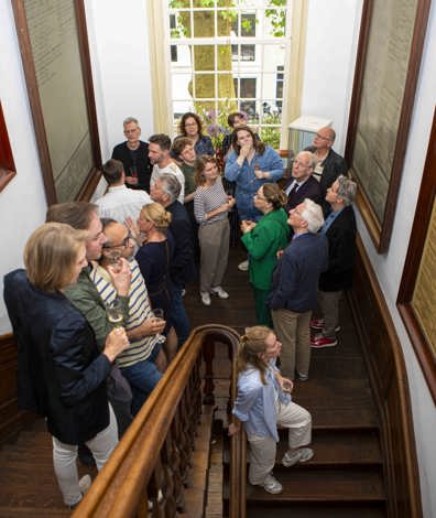 Het trappenhuis met de panelen (Foto: Marco Zwinkels / Erfgoedhuis Zuid-Holland)