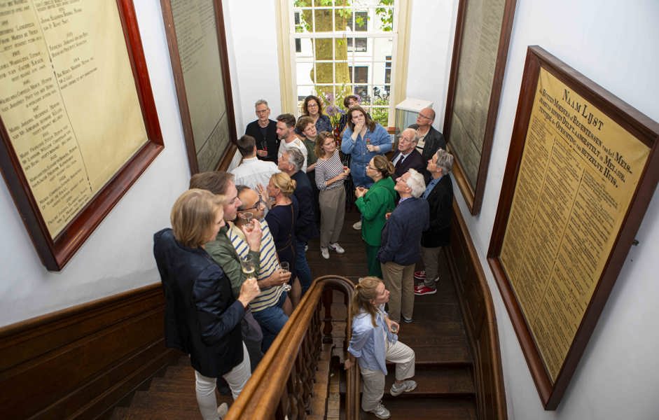 Het trappenhuis met de panelen (Foto: Marco Zwinkels / Erfgoedhuis Zuid-Holland)